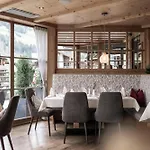 Post Alpina - Family Mountain Chalets
